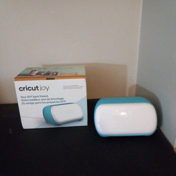 Cricut Joy™ + Smart Iron-On Bundle - Picture 9 of 9